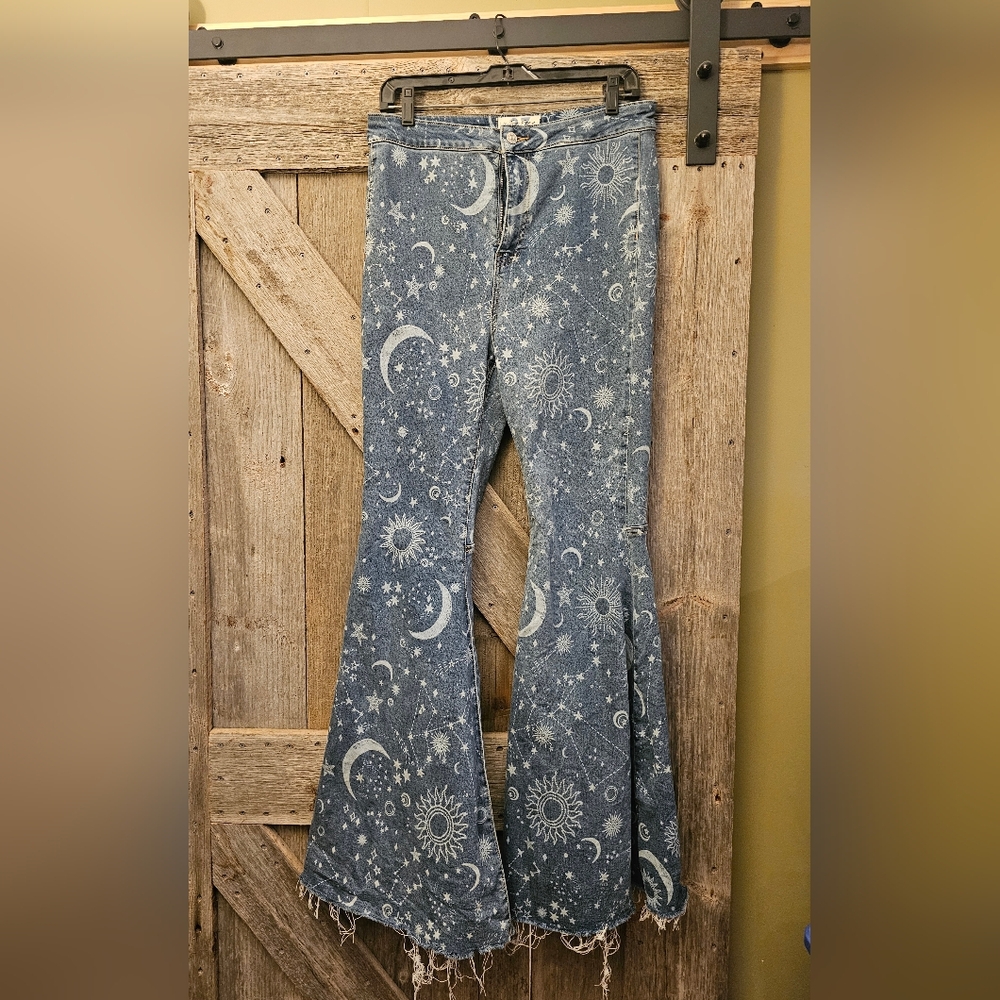 DO NOT BUY Free People Jeans I am in search of these in a true size 27.